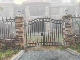 聚通装饰在唐河阳光水岸别墅装修工地